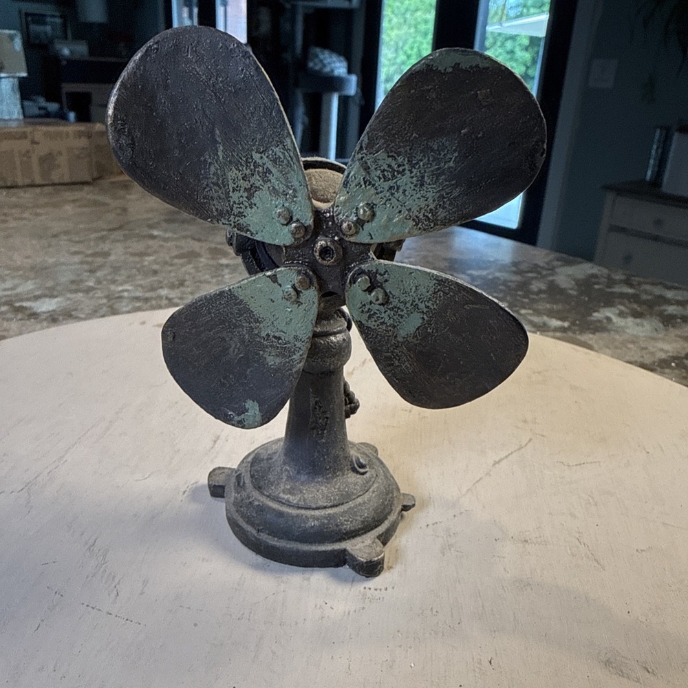 SS Sarna Vintage Resin Retro Fan Desktop Decor Collectible